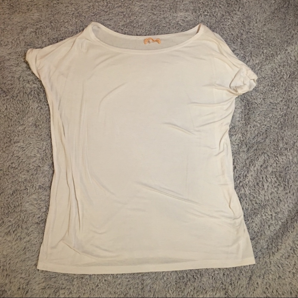 white plain t-shirt